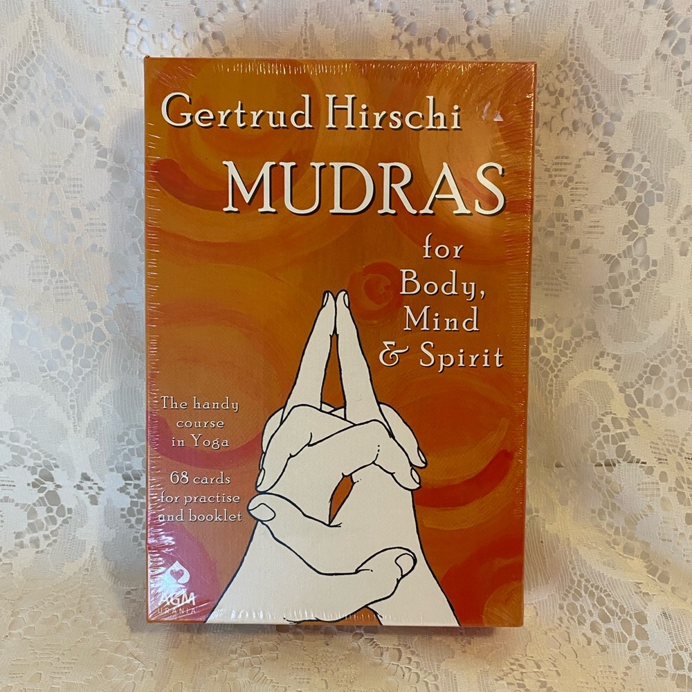 Mudras for Body, Mind and Spirit: The Handy Course in Yoga (With 68 Cards )